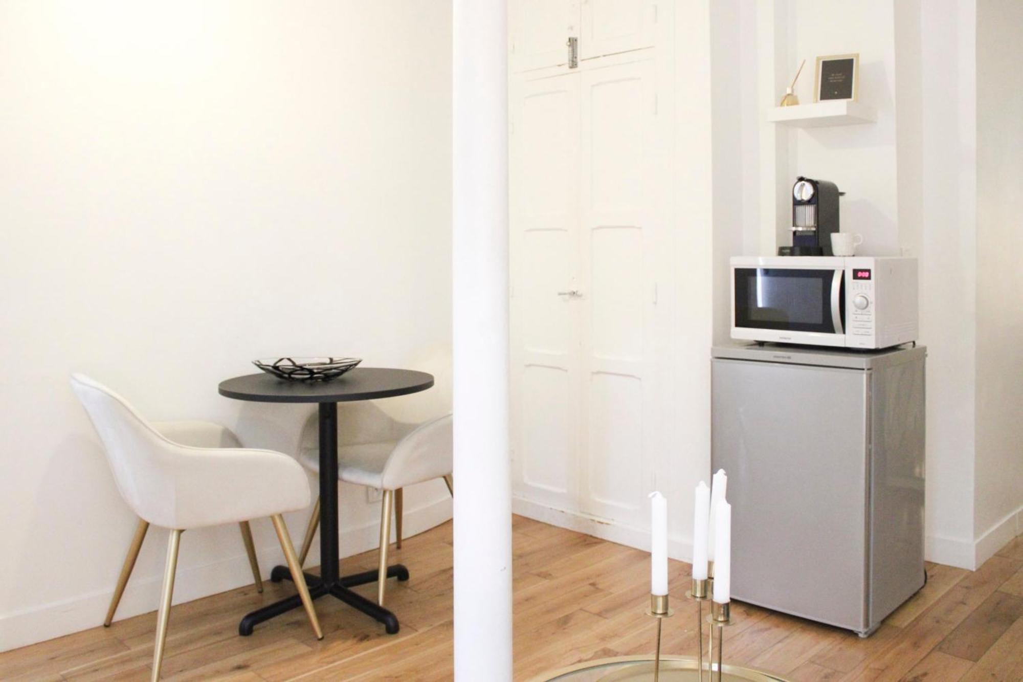 Bright And Comfortable Near Bercy